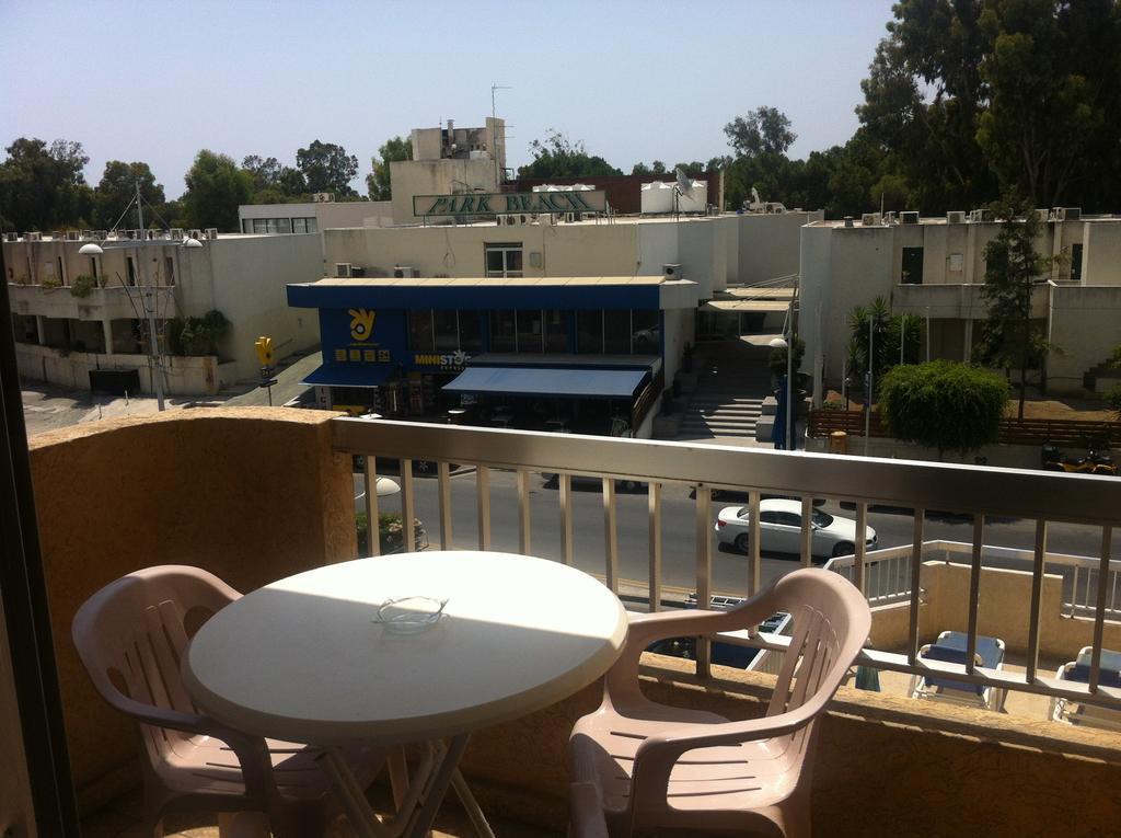 Surf & Sun Holiday Apartments ليماسول الغرفة الصورة